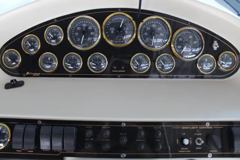 Slide: The Image of Cruisers Yachts 3075 Rogue 1999 - 14