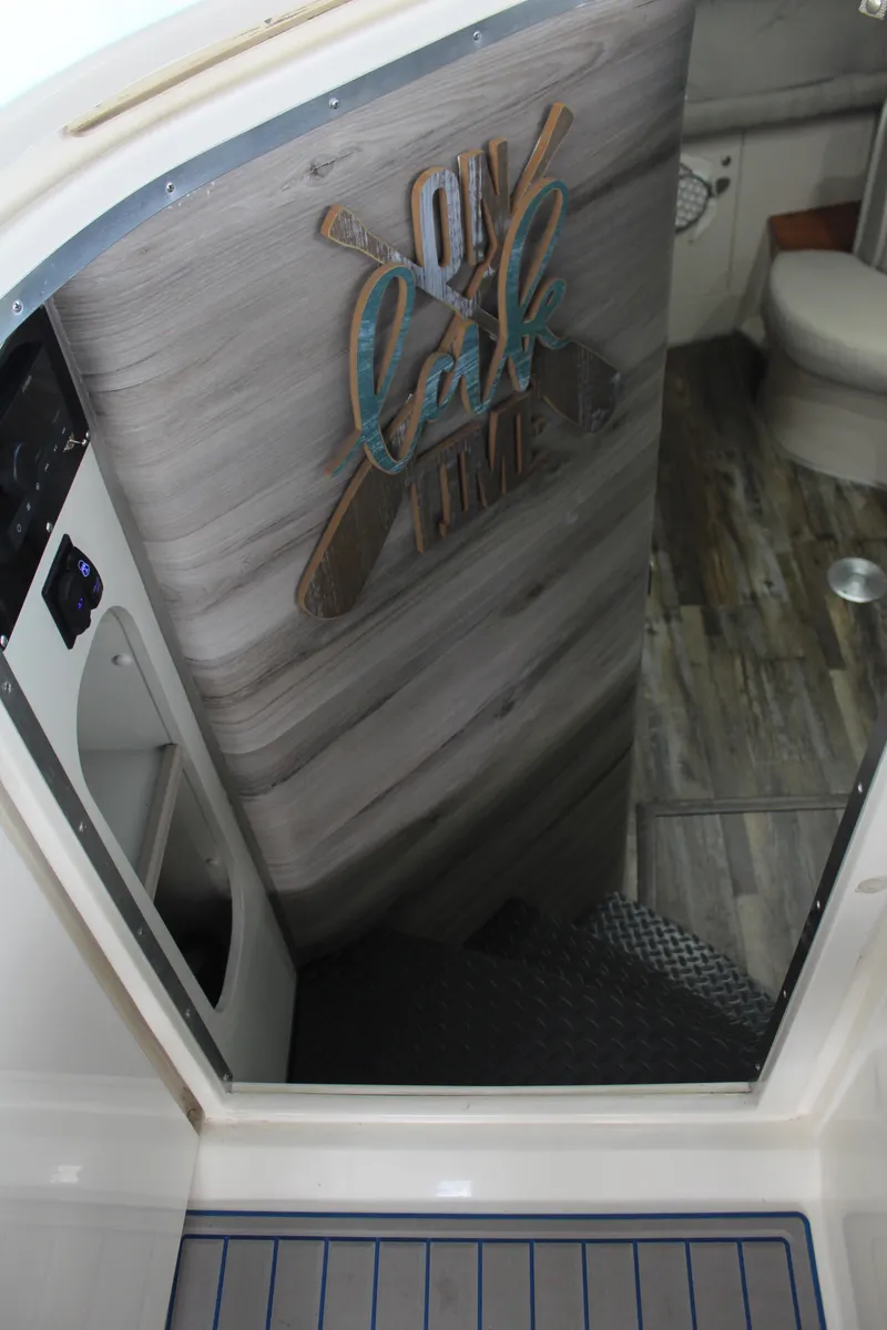 Slide: The Image of Cruisers Yachts 3075 Rogue 1999 - 24