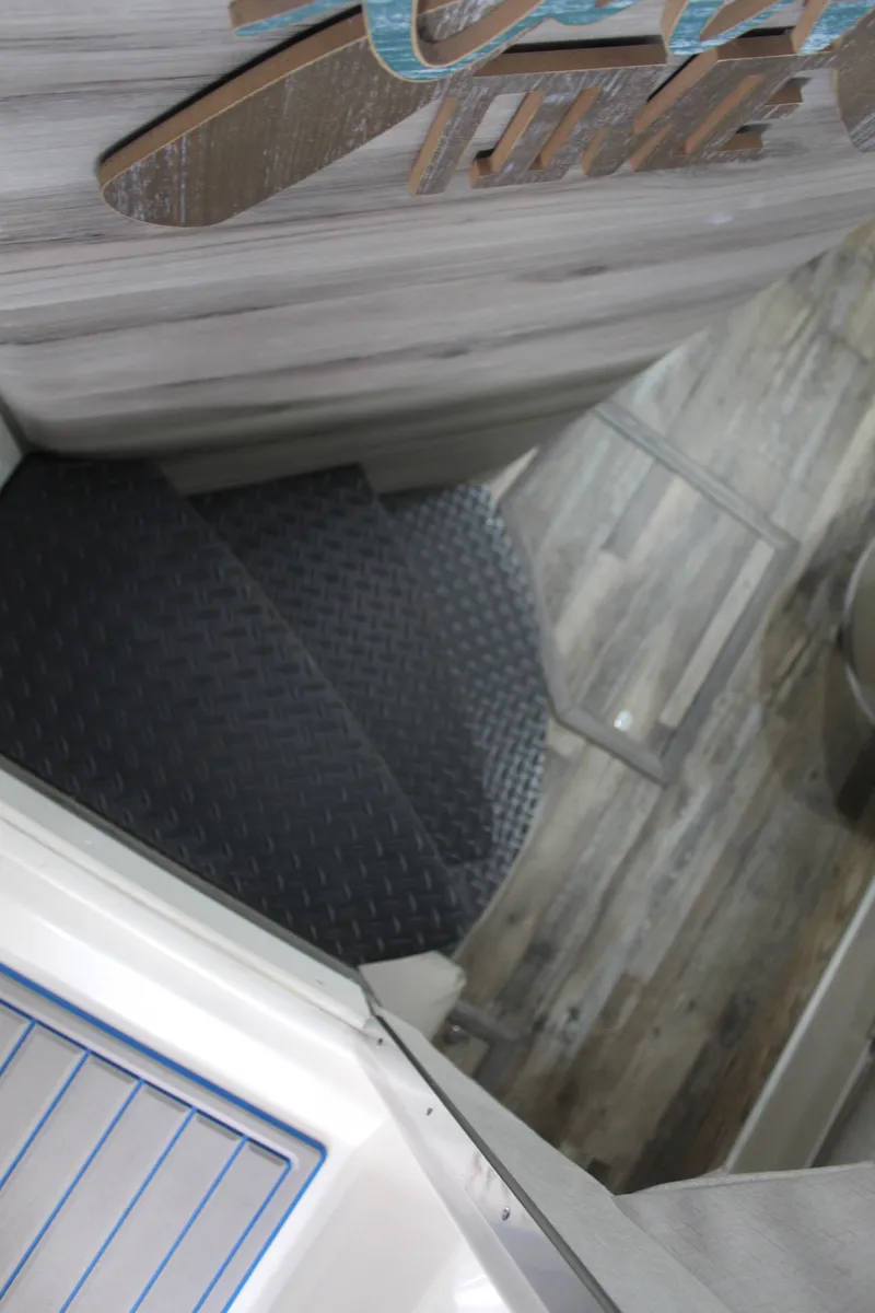 Slide: The Image of Cruisers Yachts 3075 Rogue 1999 - 25