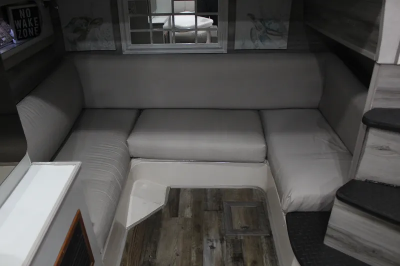 Slide: The Image of Cruisers Yachts 3075 Rogue 1999 - 26