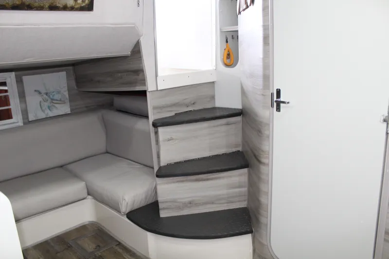 Slide: The Image of Cruisers Yachts 3075 Rogue 1999 - 27