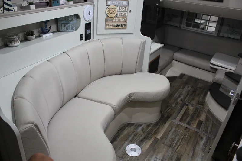 Slide: The Image of Cruisers Yachts 3075 Rogue 1999 - 34