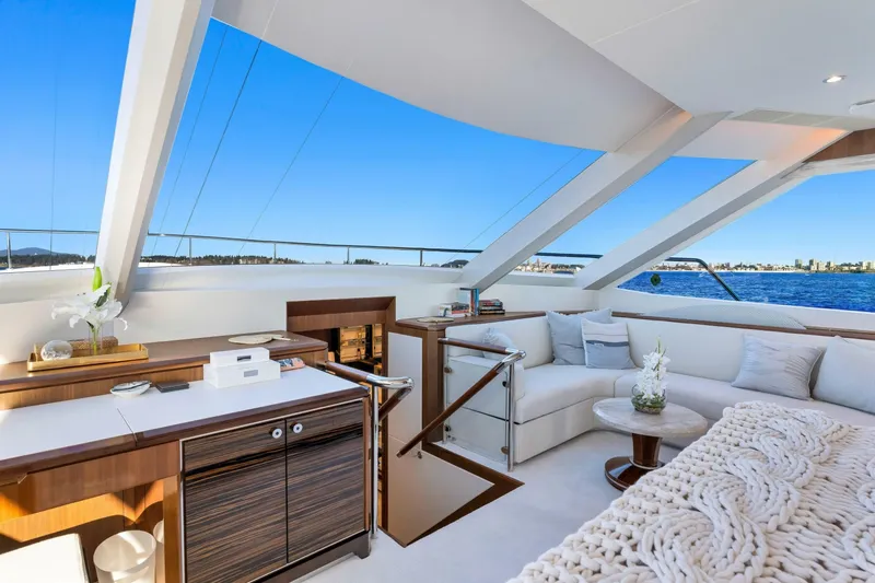 Slide: The Image of Ocean Alexander 32L Motor Yacht 2021 - 10