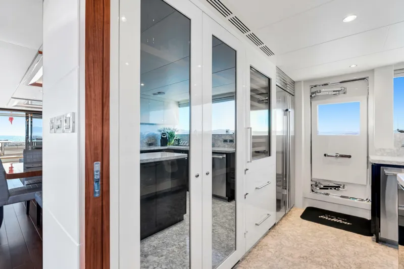 Slide: The Image of Ocean Alexander 32L Motor Yacht 2021 - 7