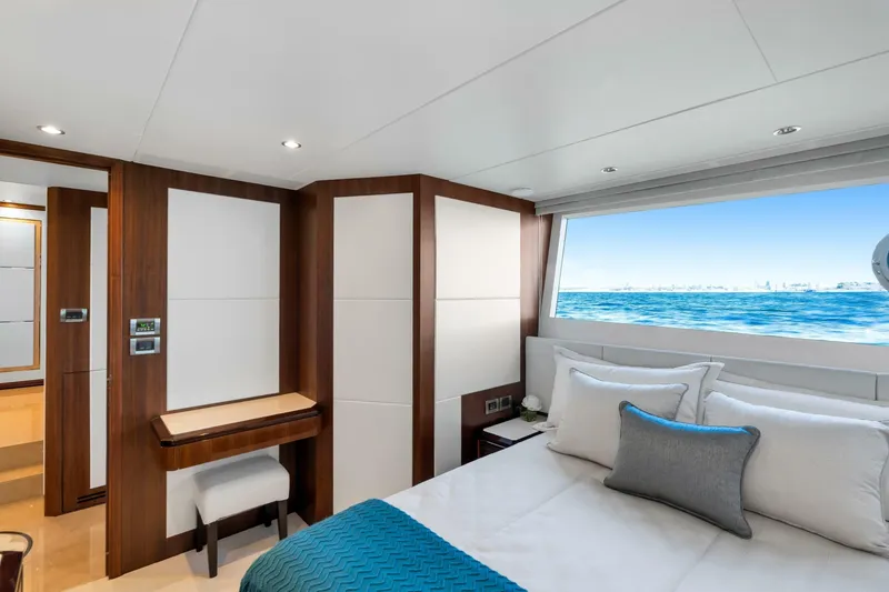 Slide: The Image of Ocean Alexander 32L Motor Yacht 2021 - 16