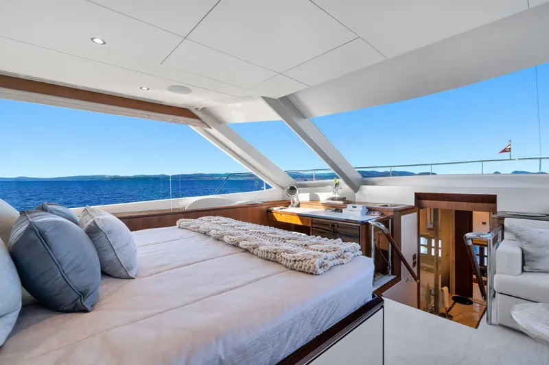 Slide: The Image of Ocean Alexander 32L Motor Yacht 2021 - 9