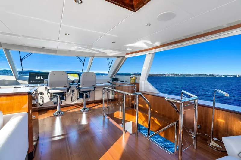 Slide: The Image of Ocean Alexander 32L Motor Yacht 2021 - 21