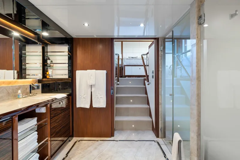 Slide: The Image of Ocean Alexander 32L Motor Yacht 2021 - 11