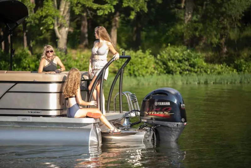 Slide: The Image of 2022 Veranda VR25RC pontoon boat with Yamaha VMAX engine on a lake. - 4