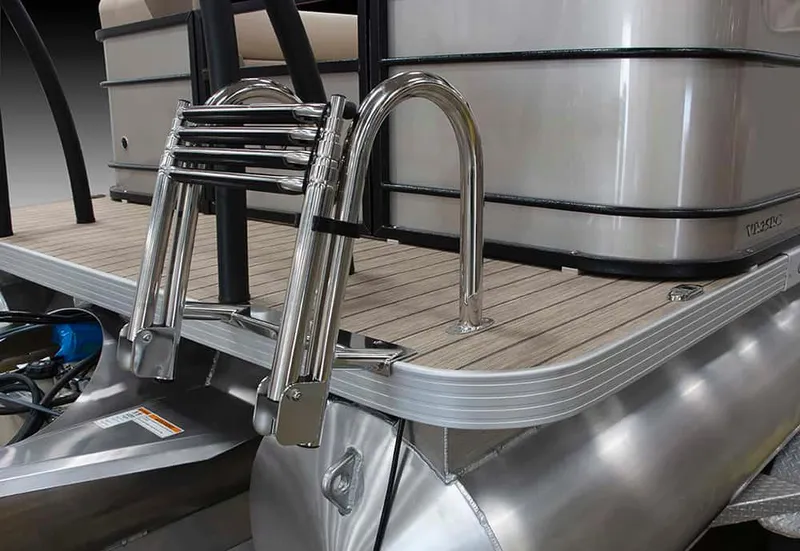 Slide: The Image of 2022 Veranda VR25RC pontoon boat with stainless steel ladder and aluminum deck. - 14