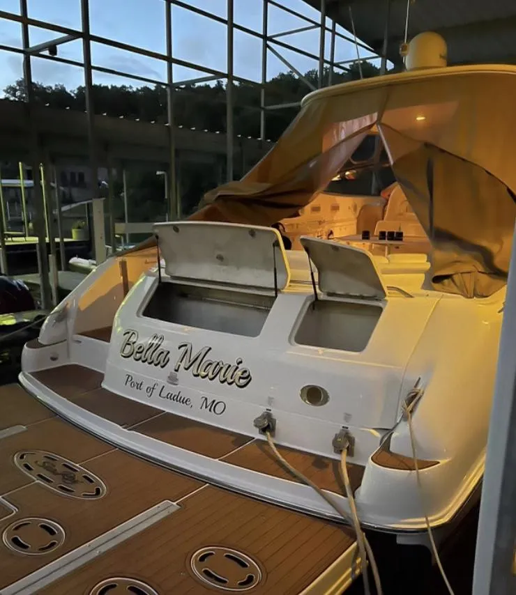 Slide: The Image of 2000 Sea Ray 540 Sundancer yacht Bella Marie docked at Port of Ludac, MO. - 7