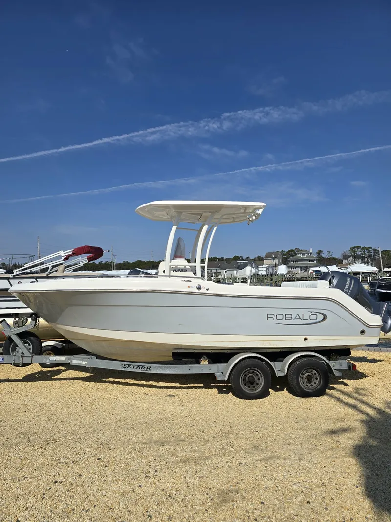 Slide: The Image of Robalo R222 2019 - 3