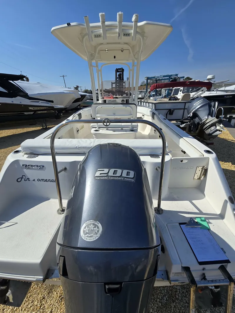 Slide: The Image of Robalo R222 2019 - 4