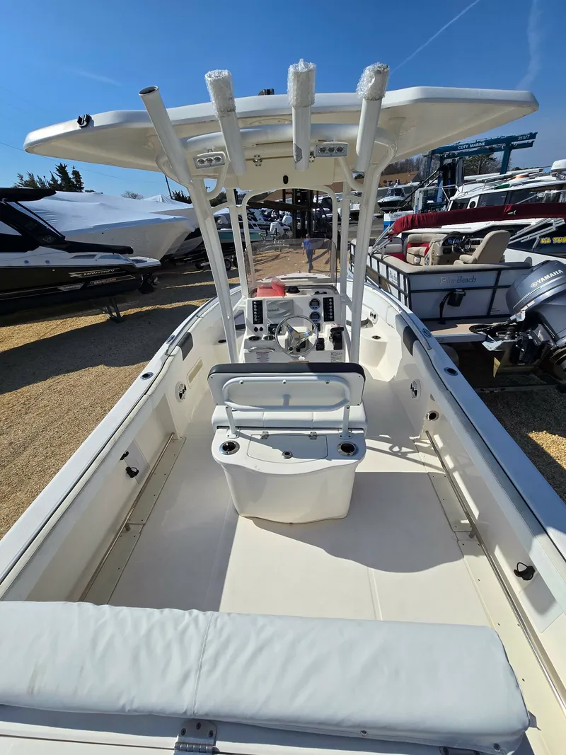 Slide: The Image of Robalo R222 2019 - 12