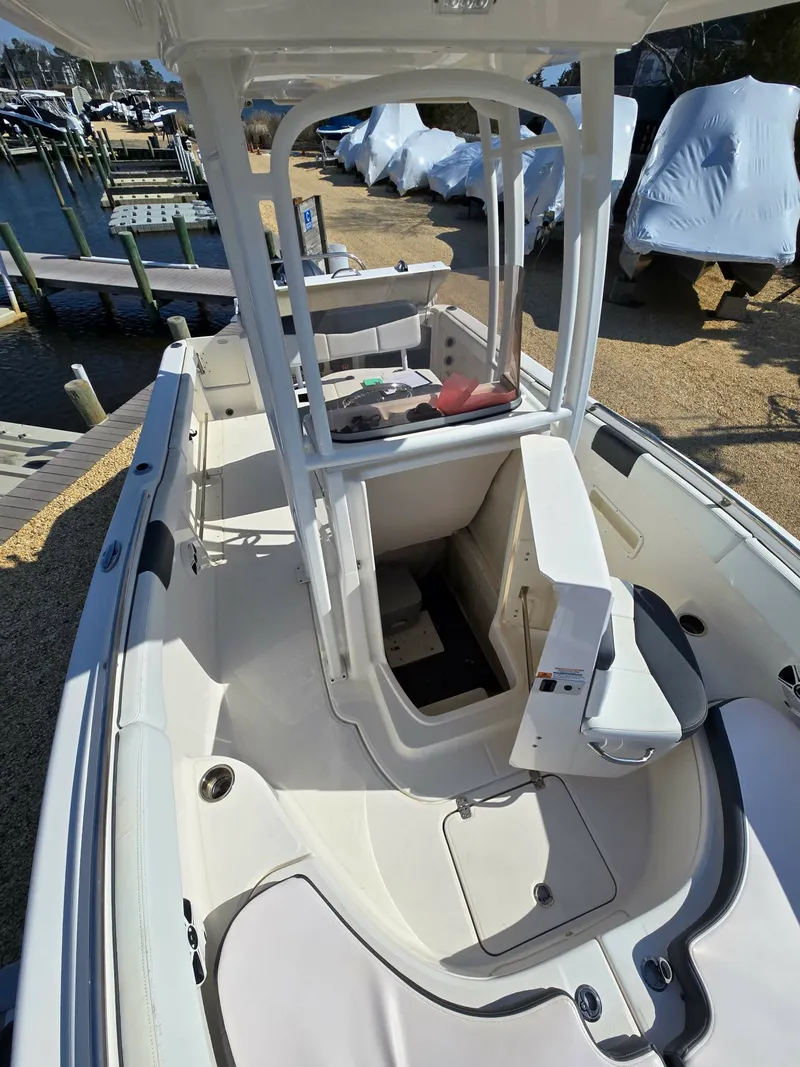 Slide: The Image of Robalo R222 2019 - 7