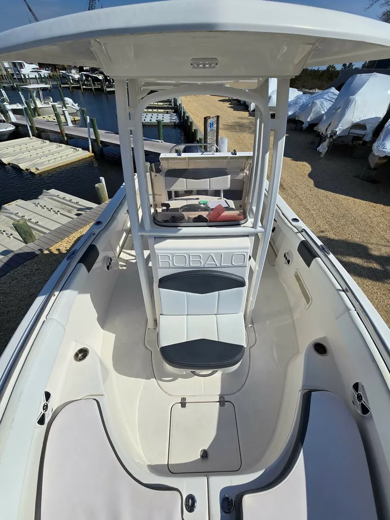 Slide: The Image of Robalo R222 2019 - 8