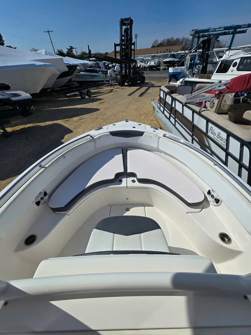 The Image of Robalo R222 2019 - 0