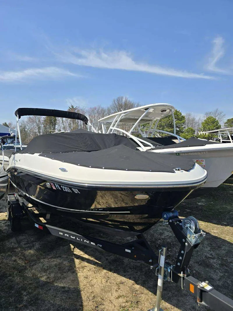 Slide: The Image of Bayliner VR6 2020 - 1