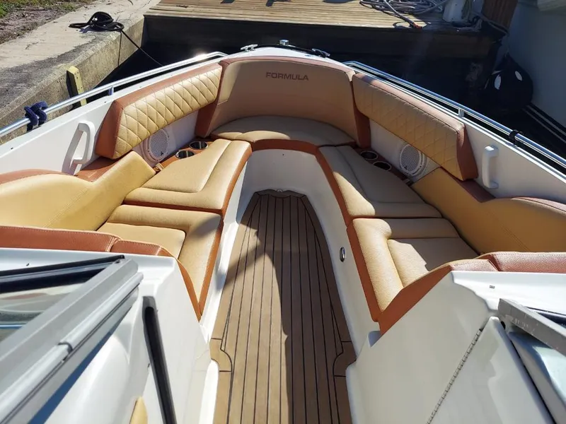 Slide: The Image of 1999 Formula 280 Bowrider with tan leather seating and teak flooring. - 28