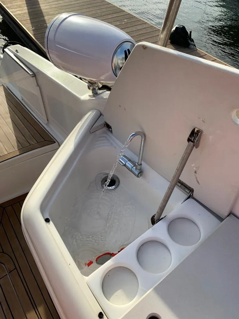 Slide: The Image of 1999 Formula 280 Bowrider boat sink and cup holders on deck. - 4