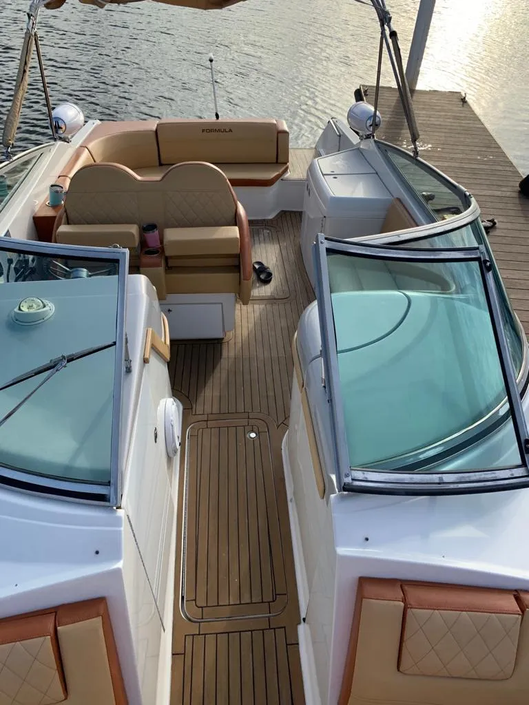 Slide: The Image of 1999 Formula 280 Bowrider boat with tan leather seats and wooden deck. - 7