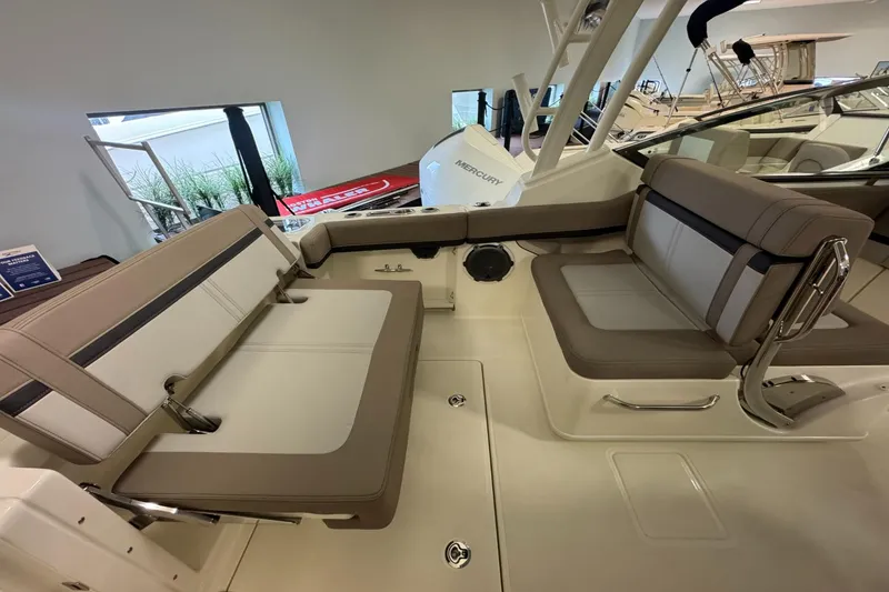 Slide: The Image of Boston Whaler 240 Vantage 2026 - 10