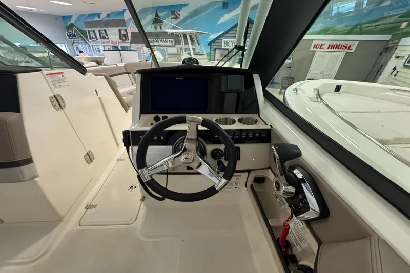 Slide: The Image of Boston Whaler 240 Vantage 2026 - 23