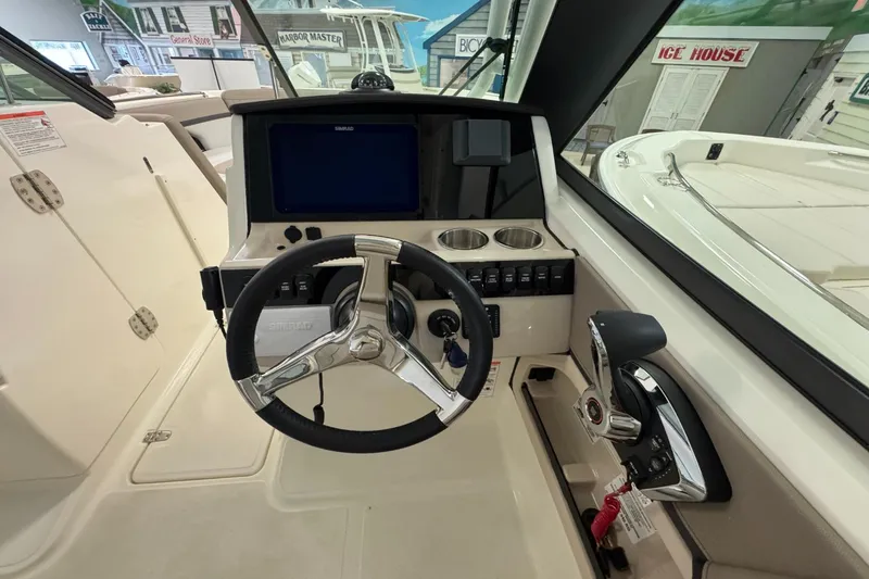 Slide: The Image of Boston Whaler 240 Vantage 2026 - 24