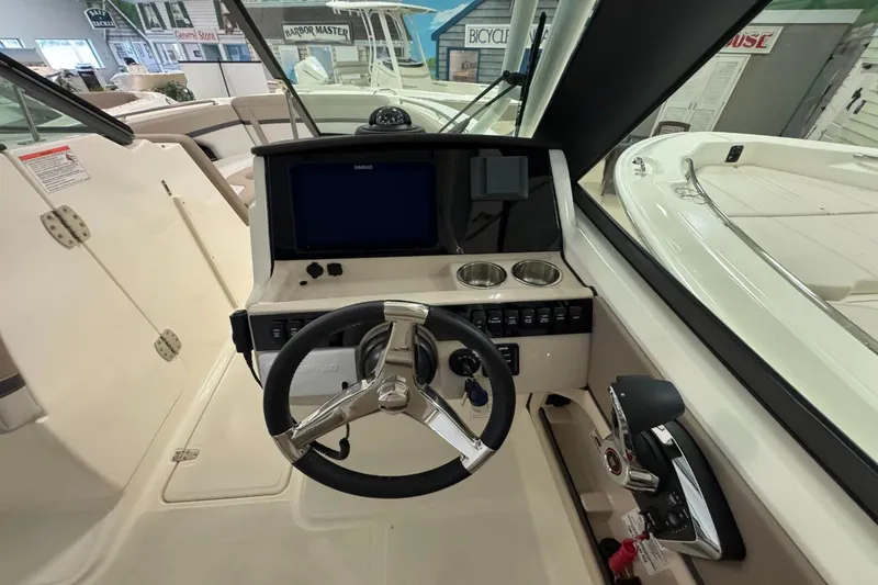 Slide: The Image of Boston Whaler 240 Vantage 2026 - 25