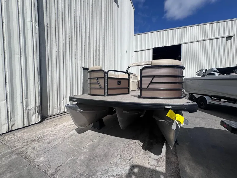 Slide: The Image of 2022 Sweetwater SW 2286 C pontoon boat parked outside a warehouse. - 3
