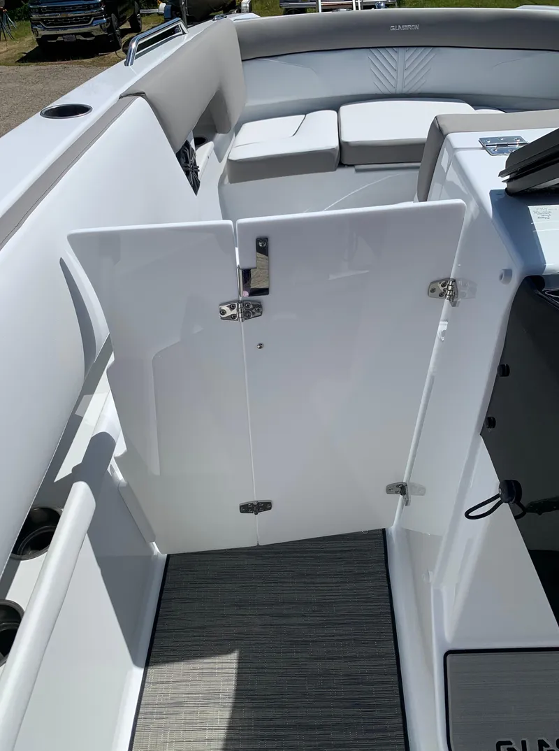 Slide: The Image of Glastron GTD 245 2023 - 50