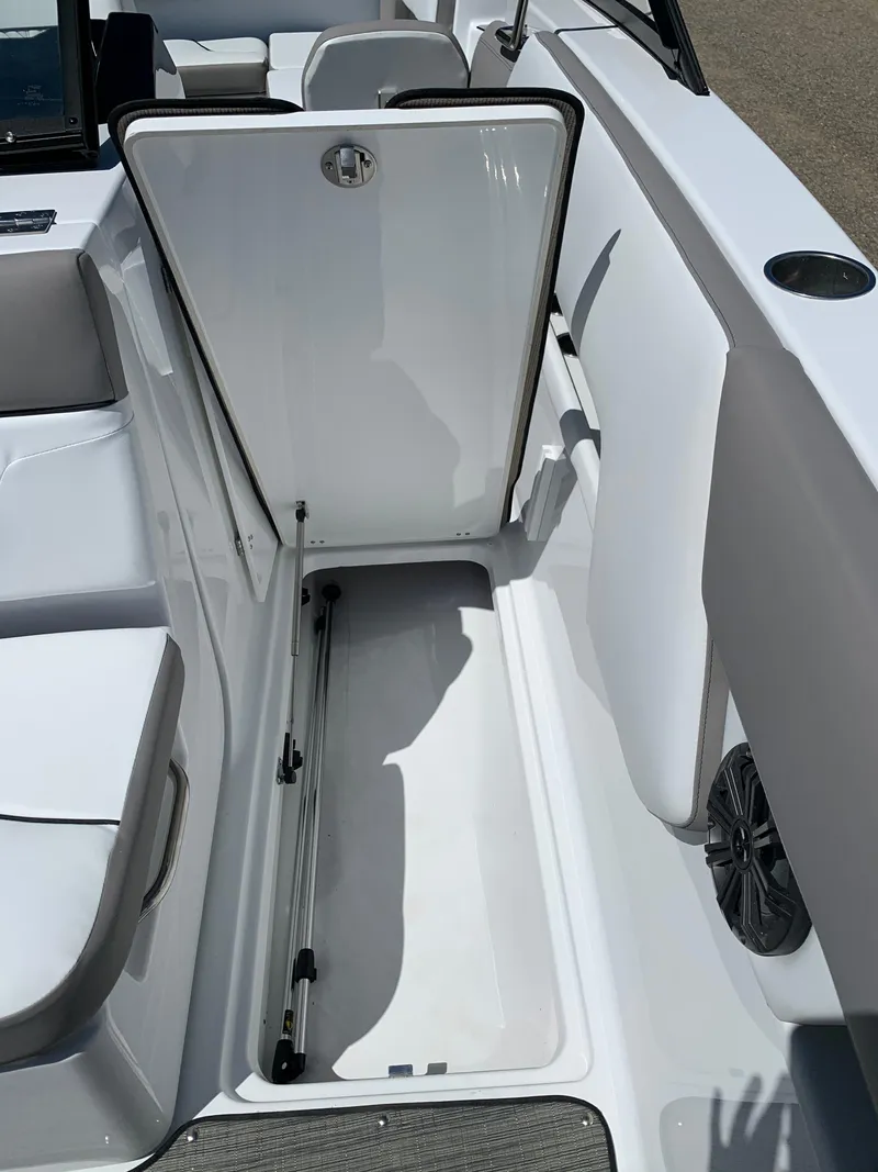 Slide: The Image of Glastron GTD 245 2023 - 52