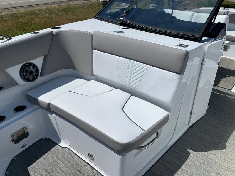 Slide: The Image of Glastron GTD 245 2023 - 54