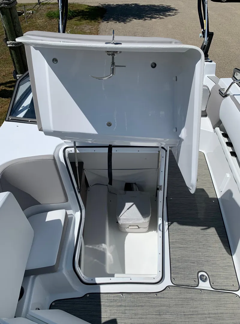 Slide: The Image of Glastron GTD 245 2023 - 55