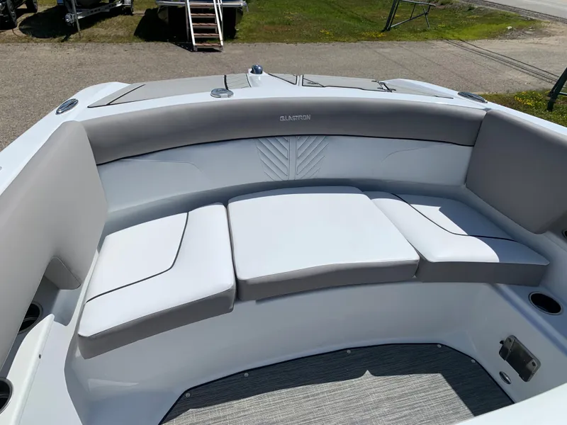 Slide: The Image of Glastron GTD 245 2023 - 59