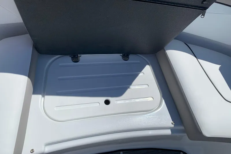 Slide: The Image of Glastron GTD 245 2023 - 61