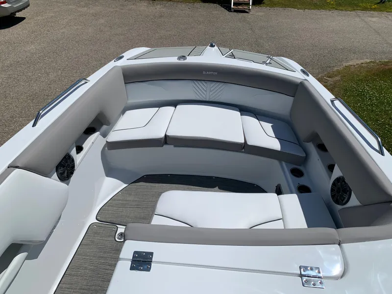 Slide: The Image of Glastron GTD 245 2023 - 63