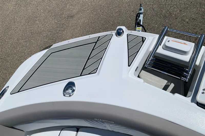 Slide: The Image of Glastron GTD 245 2023 - 65