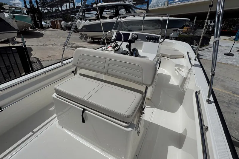 Slide: The Image of Boston Whaler 170 Montauk 2026 - 11