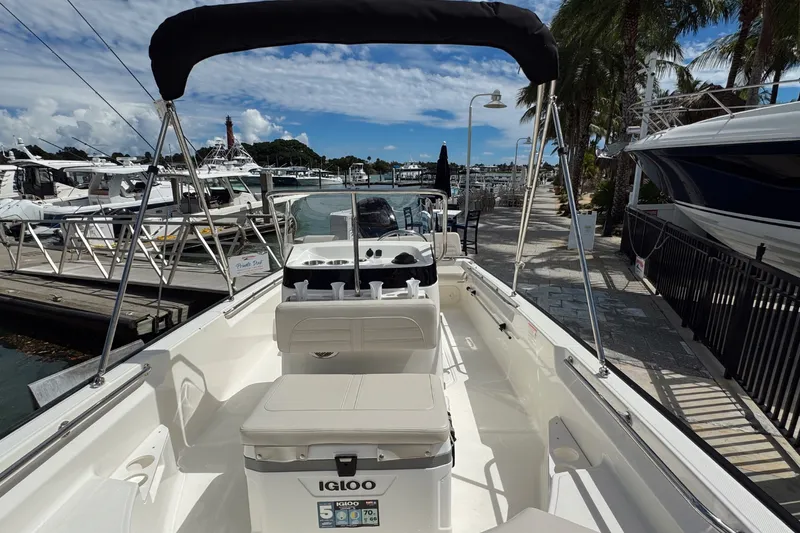 Slide: The Image of Boston Whaler 170 Montauk 2026 - 13