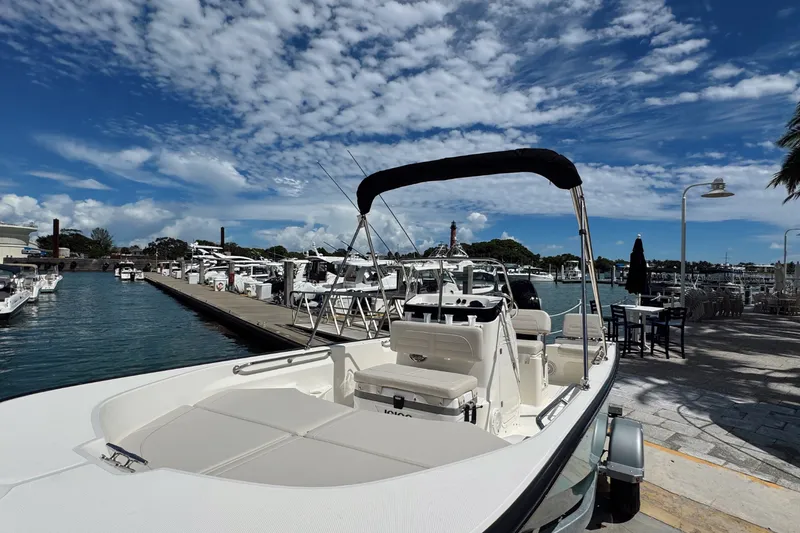 Slide: The Image of Boston Whaler 170 Montauk 2026 - 15
