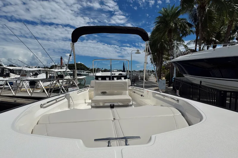 Slide: The Image of Boston Whaler 170 Montauk 2026 - 16