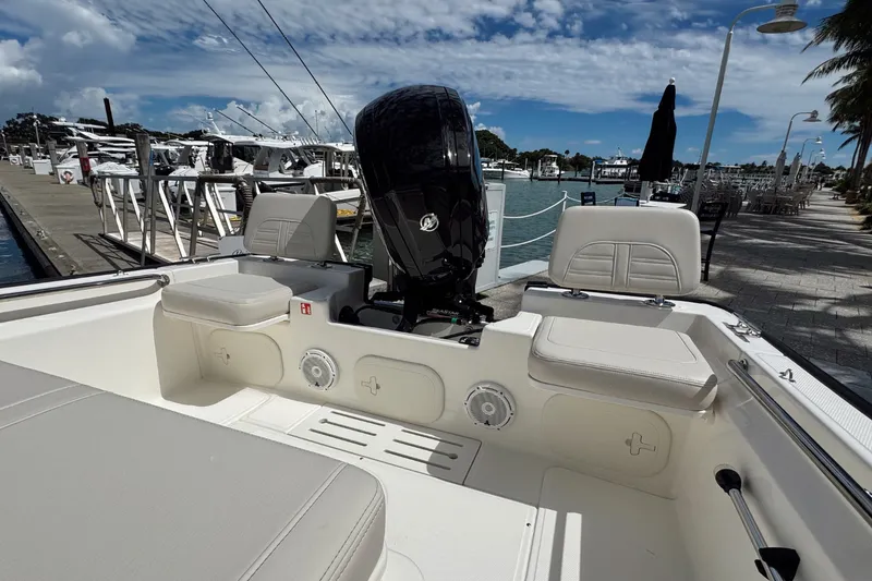 Slide: The Image of Boston Whaler 170 Montauk 2026 - 17