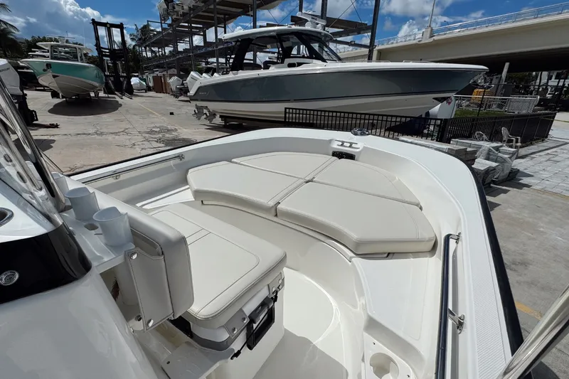 Slide: The Image of Boston Whaler 170 Montauk 2026 - 9
