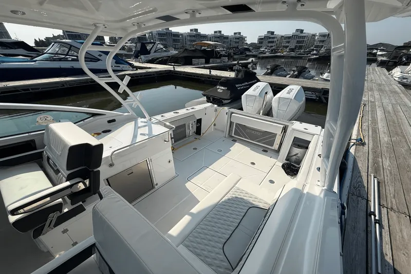 Slide: The Image of Blackfin 272 DC 2023 - 10