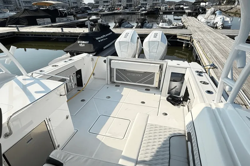 Slide: The Image of Blackfin 272 DC 2023 - 12