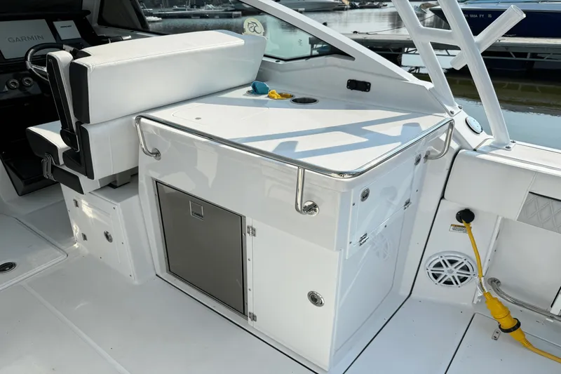 Slide: The Image of Blackfin 272 DC 2023 - 21