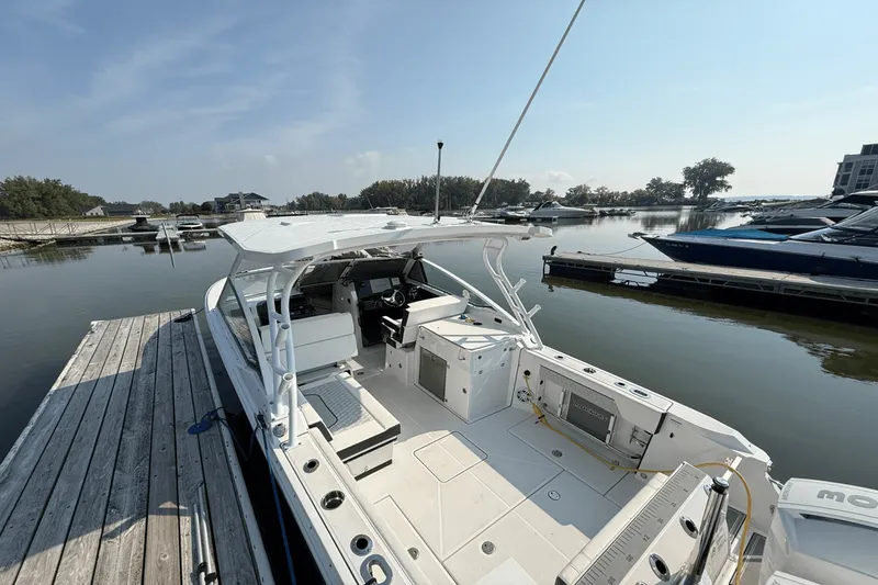 Slide: The Image of Blackfin 272 DC 2023 - 8