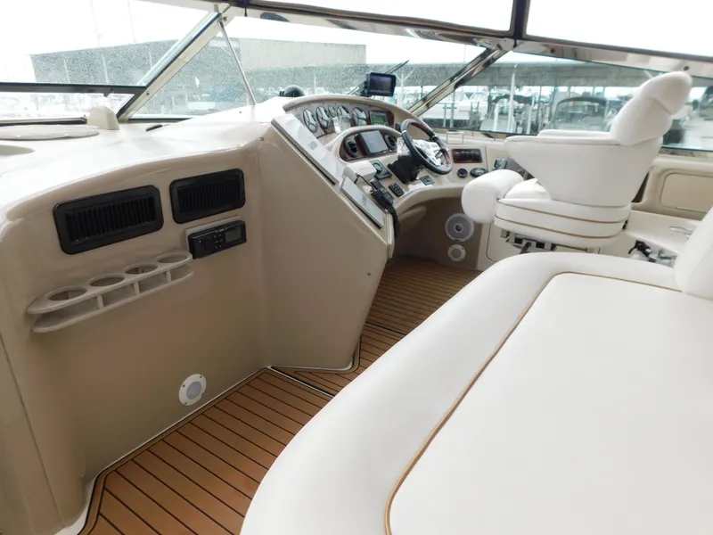 Slide: The Image of Interior of 2004 Sea Ray 600 Sun Sport yacht. - 12