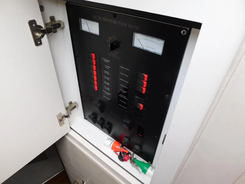 Slide: The Image of Electrical control panel of 2004 Sea Ray 600 Sun Sport. - 22